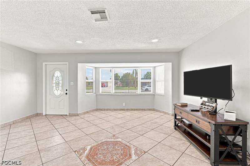 3 bedroom SingleFamilyResidence at 18186 Iris Rd, San Carlos Park, Fort Myers — photo 3