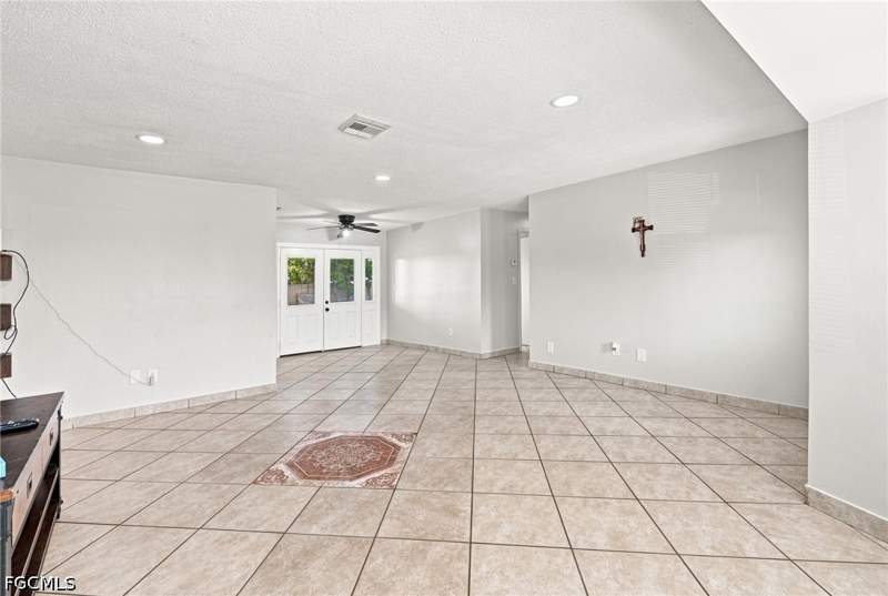 3 bedroom SingleFamilyResidence at 18186 Iris Rd, San Carlos Park, Fort Myers — photo 5