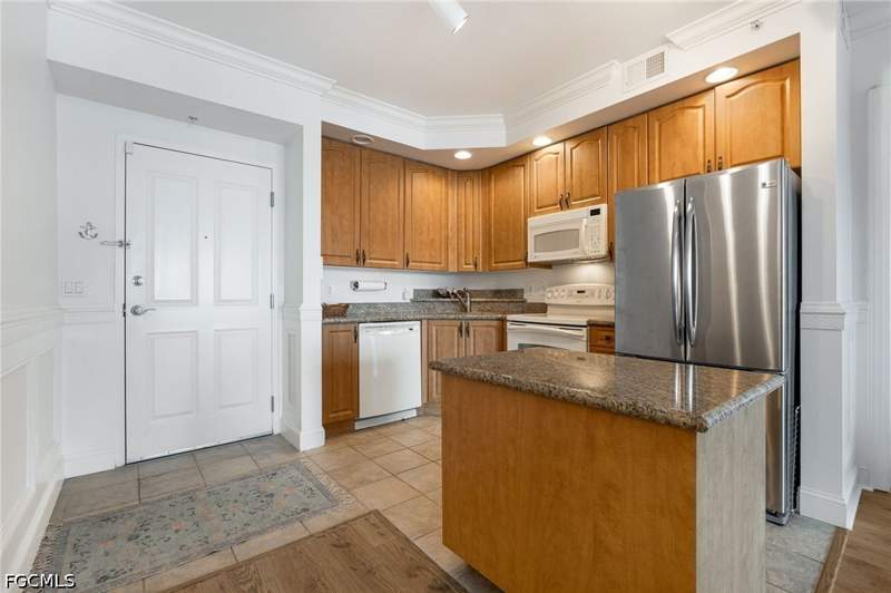 2 bedroom Condominium at 2825 Palm Beach Blvd 618, Alta Mar, Fort Myers — photo 4