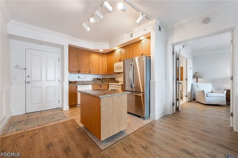 2 bedroom Condominium at 2825 Palm Beach Blvd 618, Alta Mar, Fort Myers — photo 5