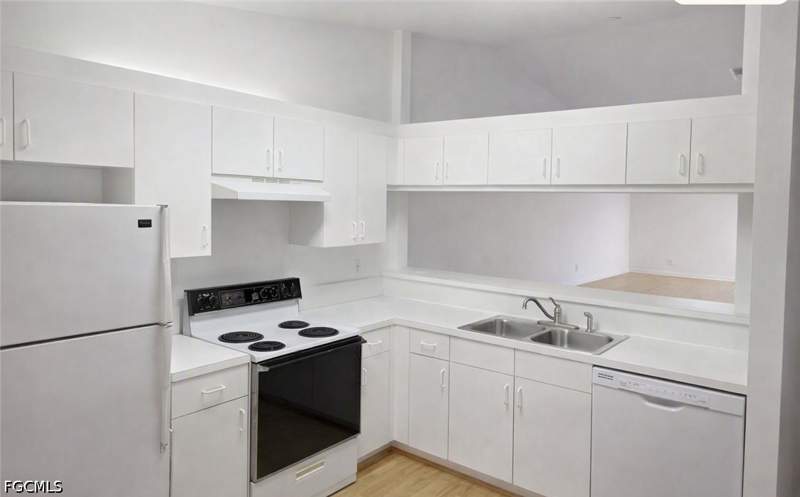 2 bedroom Condominium at 5735 Foxlake Dr 8, Foxmoor Village Condo, North Fort Myers — photo 4