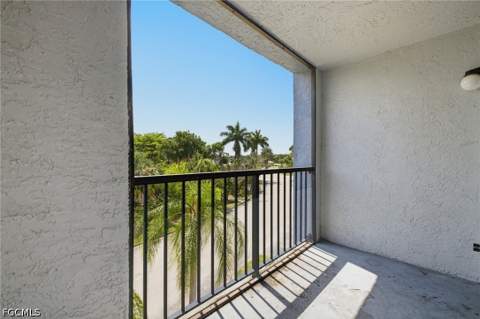 13605 Eagle Ridge Dr 1733, Fort Myers FL - photo 12 of 32