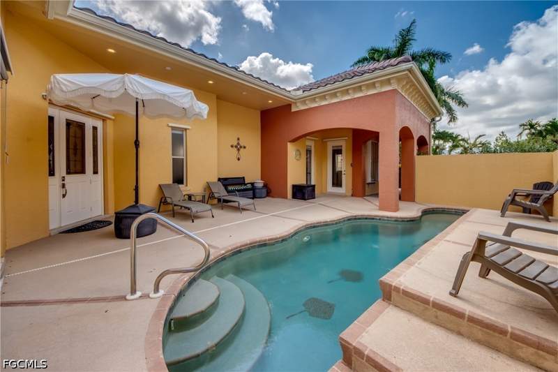 4 bedroom SingleFamilyResidence at 7533 Key Deer Ct, Casa Del Lago, Fort Myers — photo 4