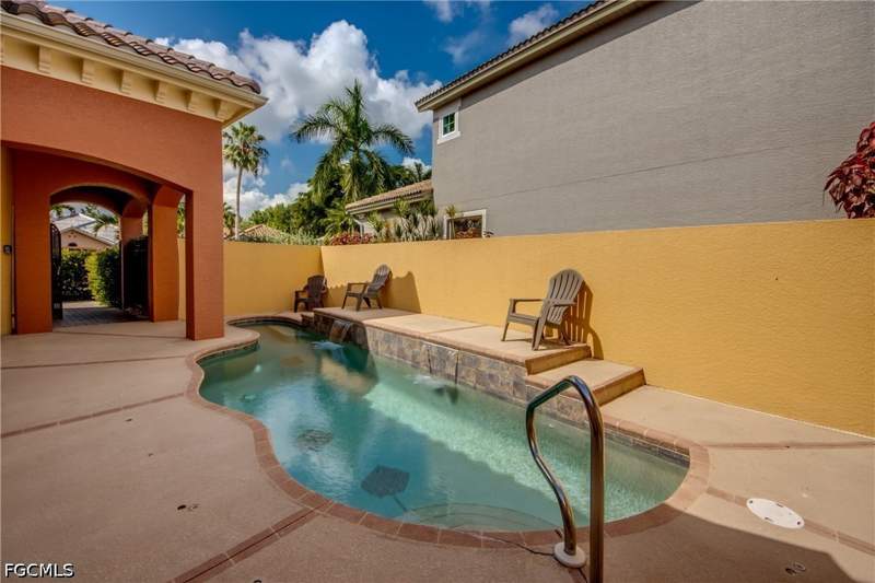 4 bedroom SingleFamilyResidence at 7533 Key Deer Ct, Casa Del Lago, Fort Myers — photo 5