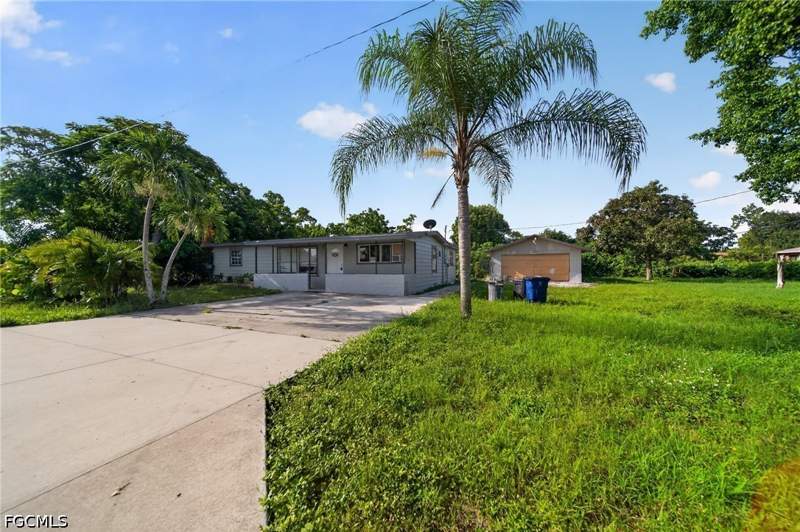 4 bedroom SingleFamilyResidence at 1846 Maple Dr, Pine Manor, Fort Myers — photo 3