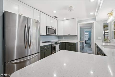 1024 El Mar Ave, Fort Myers FL - photo 10 of 42