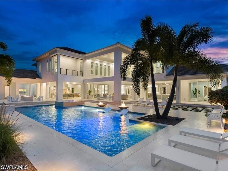 6 bedroom SingleFamilyResidence at 188 West St, Pine Ridge, Naples — photo 2