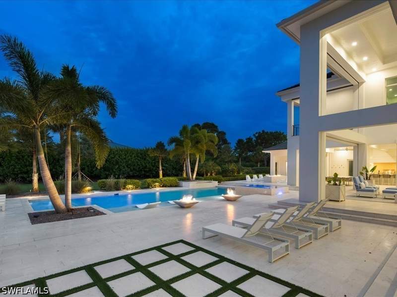 6 bedroom SingleFamilyResidence at 188 West St, Pine Ridge, Naples — photo 3