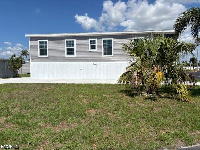 2 bedroom ManufacturedHome at 302 Shoreland Dr, Orange Harbor Mobile Home Park, Fort Myers — photo 3