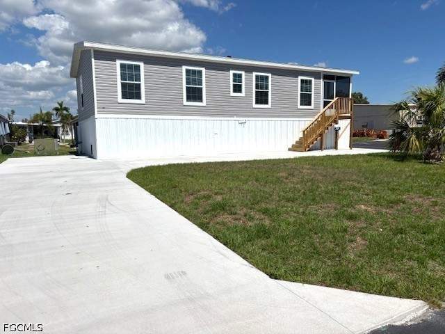 2 bedroom ManufacturedHome at 302 Shoreland Dr, Orange Harbor Mobile Home Park, Fort Myers — photo 4