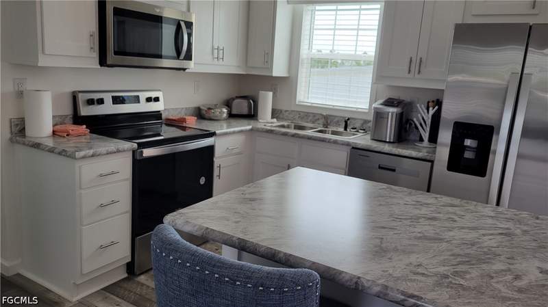 2 bedroom ManufacturedHome at 302 Shoreland Dr, Orange Harbor Mobile Home Park, Fort Myers — photo 5