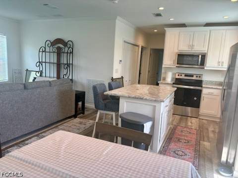 302 Shoreland Dr, Fort Myers FL - photo 7 of 30