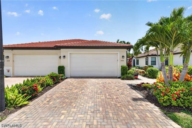 2 bedroom Attached at 1482 Oceania Dr S, Artesia, Naples — photo 2