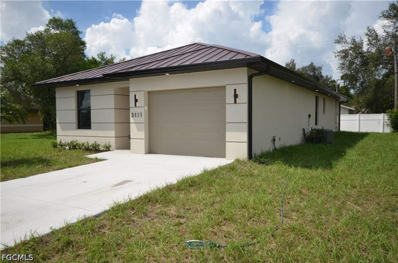 4 bedroom SingleFamilyResidence at 3121 Thomas St, Fort Myers, Fort Myers — photo 2