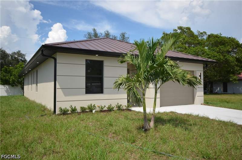 4 bedroom SingleFamilyResidence at 3121 Thomas St, Fort Myers, Fort Myers — photo 3