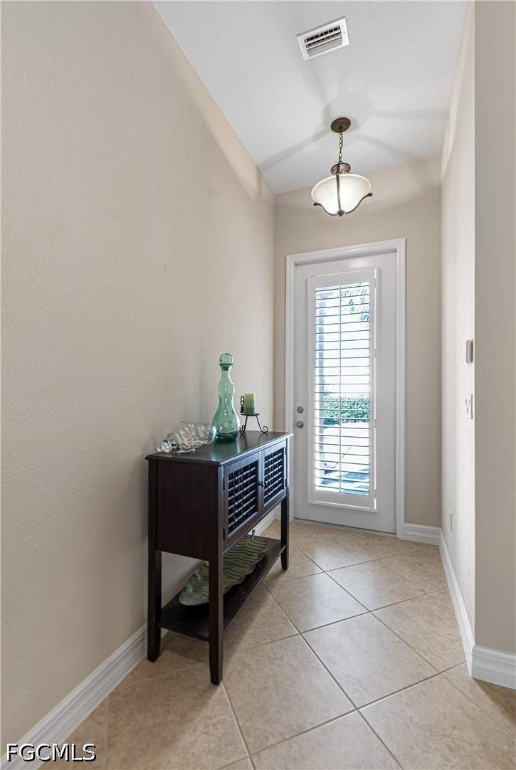 3 bedroom SingleFamilyResidence at 10535 Carolina Willow Dr, Botanica Lakes, Fort Myers — photo 3