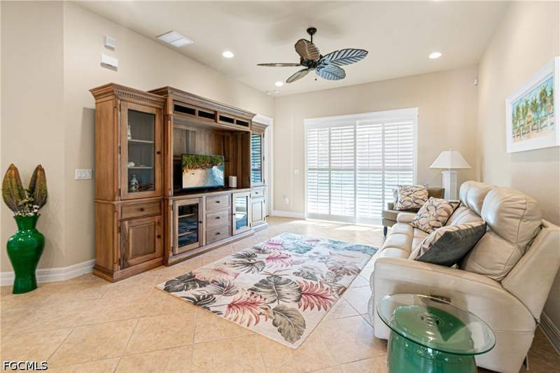 3 bedroom SingleFamilyResidence at 10535 Carolina Willow Dr, Botanica Lakes, Fort Myers — photo 4