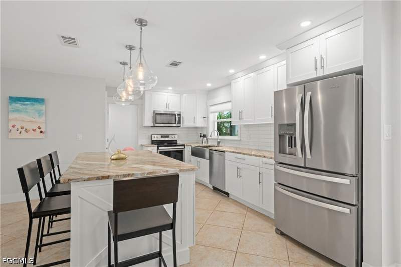 5 bedroom SingleFamilyResidence at 5310 Bayshore Ave, Cape Coral, Cape Coral — photo 4