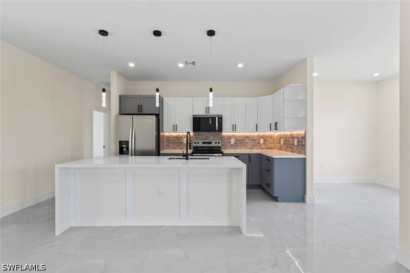 3 bedroom SingleFamilyResidence at 4221 18th St SW, Lehigh Acres, Lehigh Acres — photo 2