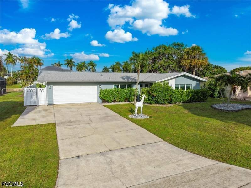 4 bedroom SingleFamilyResidence at 5305 Bayview Ct, Cape Coral, Cape Coral — photo 2