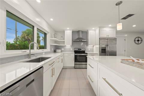 5305 Bayview Ct, Cape Coral FL - photo 8 of 39