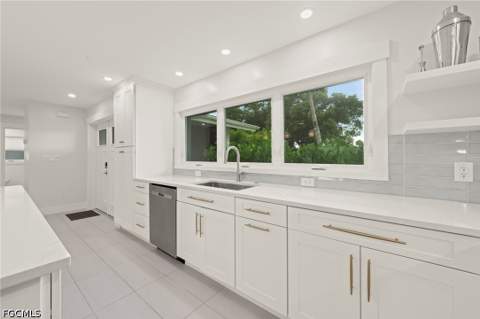 5305 Bayview Ct, Cape Coral FL - photo 9 of 39