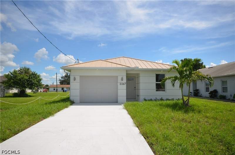 4 bedroom SingleFamilyResidence at 2267 French St, Fort Myers, Fort Myers — photo 2
