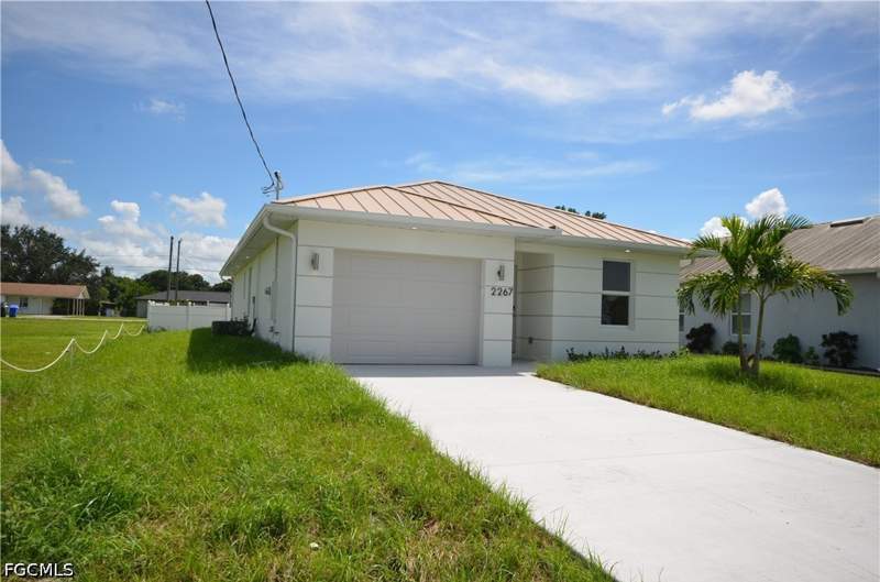 4 bedroom SingleFamilyResidence at 2267 French St, Fort Myers, Fort Myers — photo 5