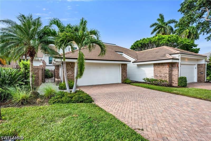 2 bedroom Attached at 569 Park Shore Dr G5, Villas Of Park Shore, Naples — photo 4