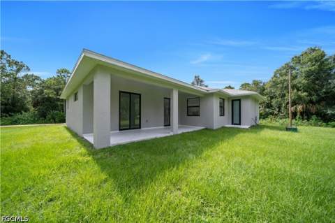 516 Dayton Ave, Lehigh Acres FL - photo 6 of 49