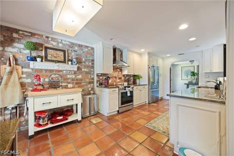 2430 McGregor Blvd, Fort Myers FL - photo 15 of 50