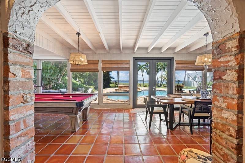 5 bedroom SingleFamilyResidence at 2430 McGregor Blvd, Fort Myers, Fort Myers — photo 4