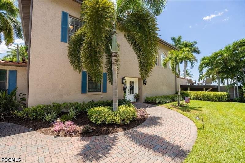 5 bedroom SingleFamilyResidence at 2430 McGregor Blvd, Fort Myers, Fort Myers — photo 5