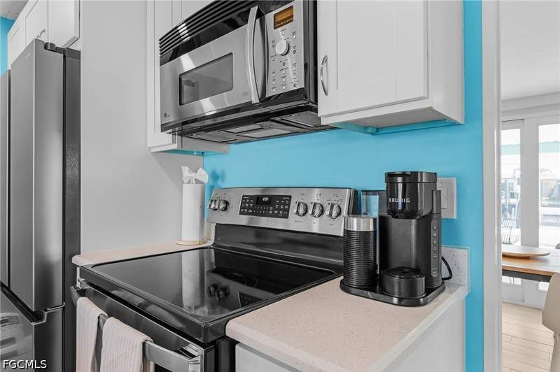 2 bedroom SingleFamilyResidence at 2709 Clyde St, Matlacha, Matlacha — photo 5
