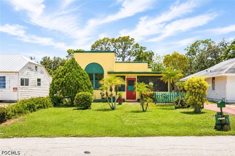 2 bedroom SingleFamilyResidence at 2128 Katherine ST, JEFFCOTTS, Fort Myers — photo 1