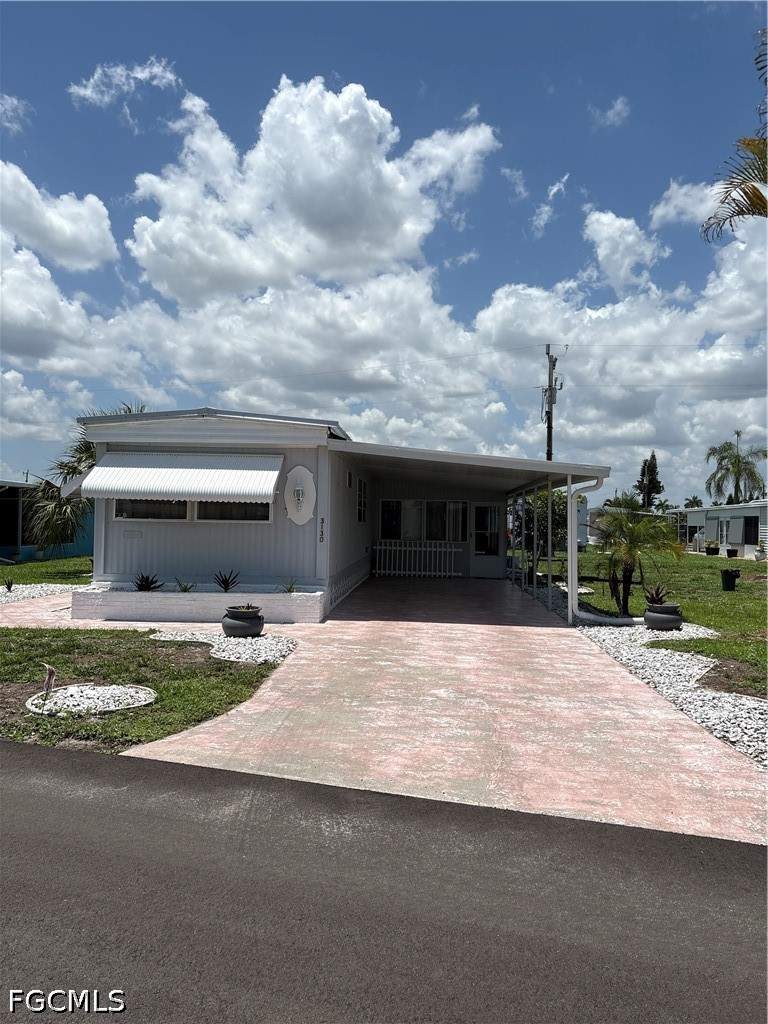 2 bedroom ManufacturedHome at 3130 Mercury Ln, Tamiami Village, North Fort Myers — photo 3