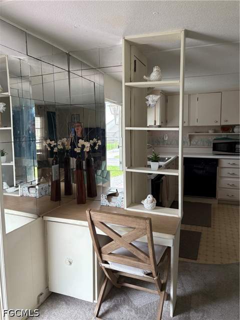 3130 Mercury Ln, North Fort Myers FL - photo 8 of 31