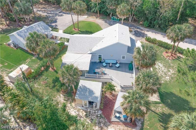 3 bedroom SingleFamilyResidence at 260 8th St NE, Golden Gate Estates, Naples — photo 3