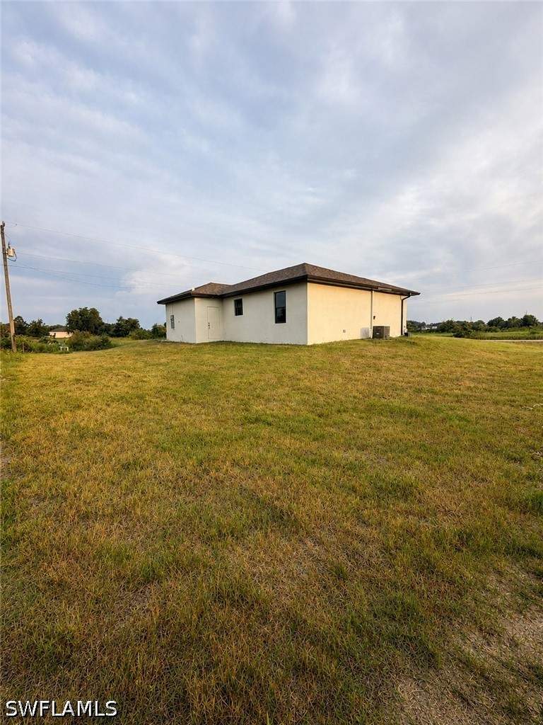 3 bedroom SingleFamilyResidence at 4104 E 17th St, Island Of Happiness, Lehigh Acres — photo 2
