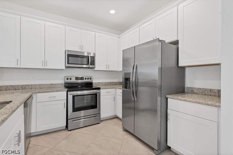 3 bedroom Townhouse at 14204 Pine Lodge Ln, Timber Creek, Fort Myers — photo 4