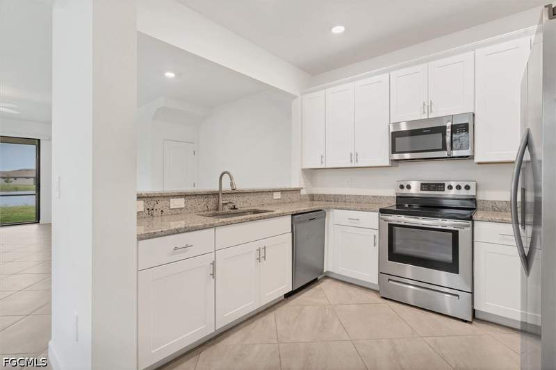 3 bedroom Townhouse at 14204 Pine Lodge Ln, Timber Creek, Fort Myers — photo 5