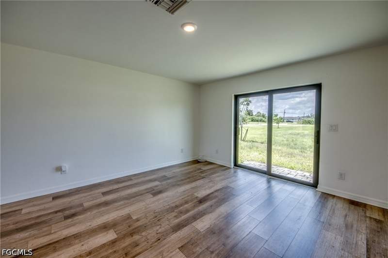 3 bedroom SingleFamilyResidence at 861 Winwood Cir, Mirror Lakes, Fort Myers — photo 3