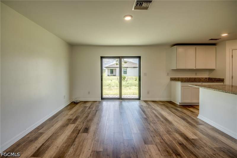 3 bedroom SingleFamilyResidence at 861 Winwood Cir, Mirror Lakes, Fort Myers — photo 4