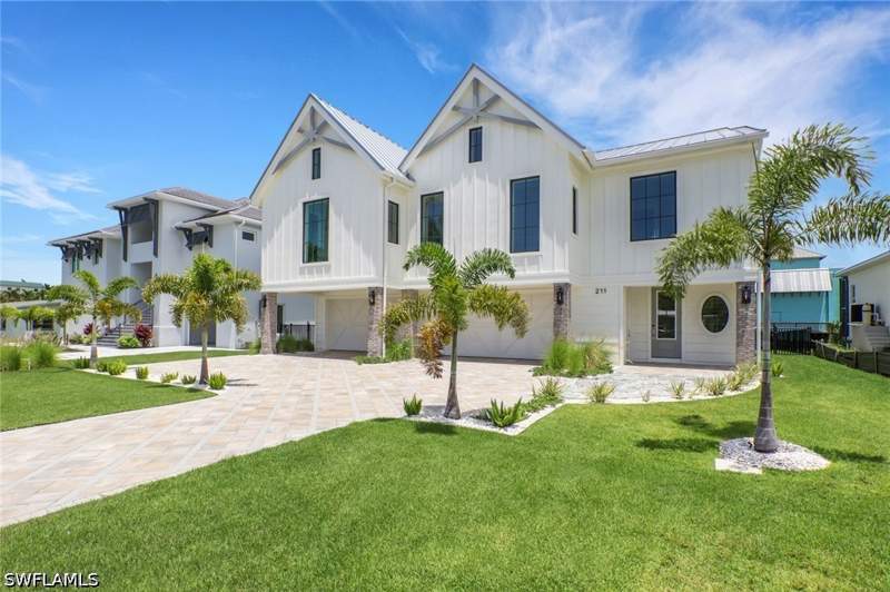 4 bedroom SingleFamilyResidence at 211 1st St, Little Hickory Shores, Bonita Springs — photo 2