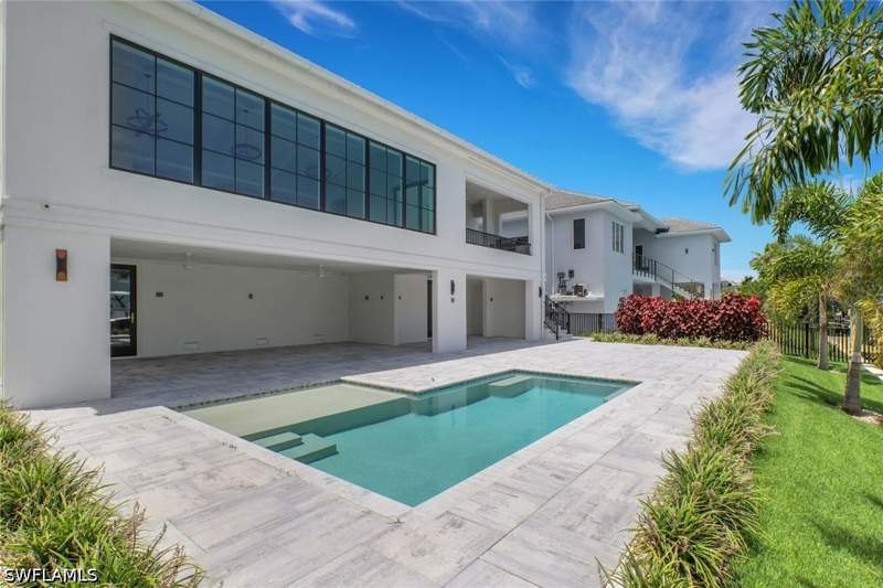 4 bedroom SingleFamilyResidence at 211 1st St, Little Hickory Shores, Bonita Springs — photo 5
