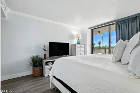 440 Seaview Ct 201, Marco Island FL - photo 22 of 41