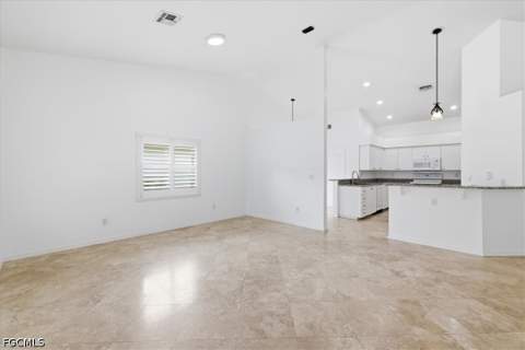 8137 Breton Cir, Fort Myers FL - photo 18 of 42