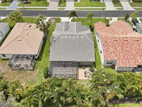 8137 Breton Cir, Fort Myers FL - photo 7 of 42