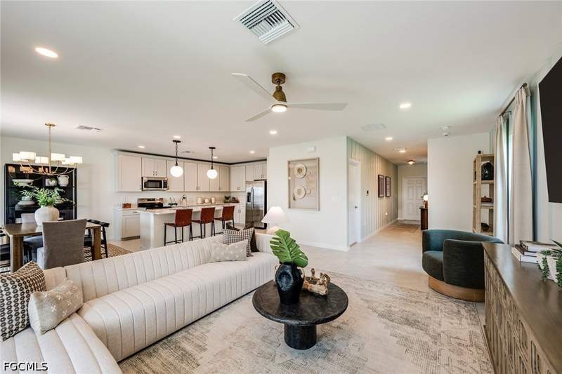5 bedroom SingleFamilyResidence at 264 Moonlit Lake Trl, Whispering Lakes, Lehigh Acres — photo 2