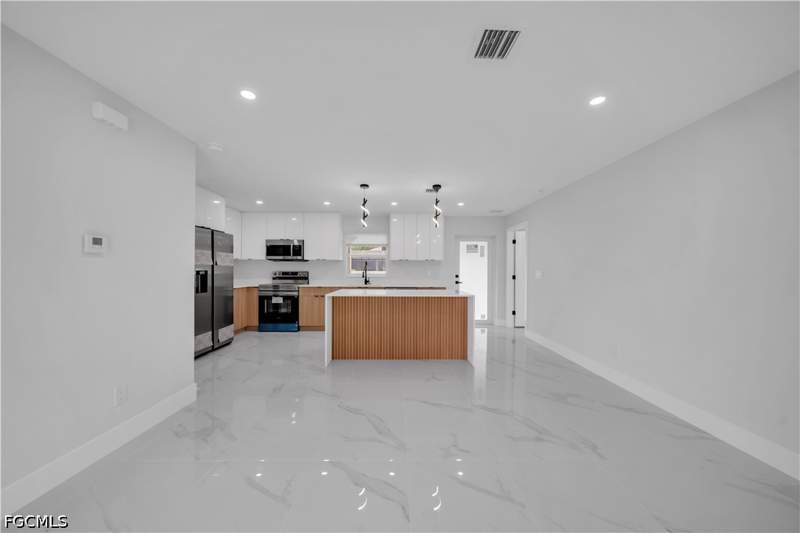 3 bedroom SingleFamilyResidence at 728 Glacier Ave, Lehigh Acres, Lehigh Acres — photo 3
